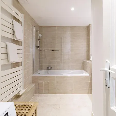 Large 3 Bdr Old Town - Ac דירה