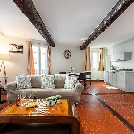 Апартаменты Large 3 Bdr Old Town - Ac