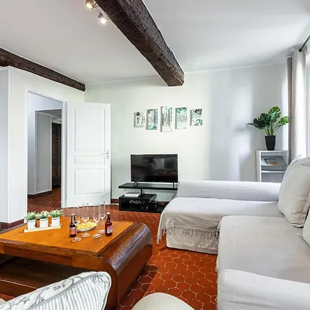 Апартаменты Large 3 Bdr Old Town - Ac *