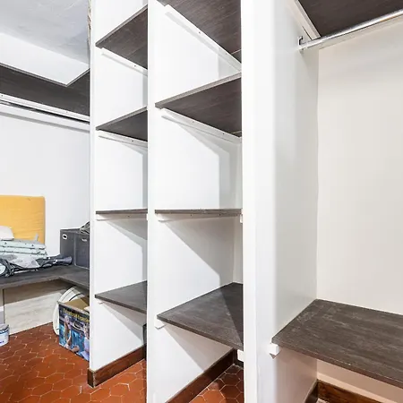 Апартаменты Large 3 Bdr Old Town - Ac