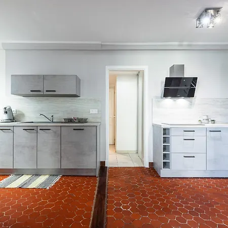 Апартаменты Large 3 Bdr Old Town - Ac *